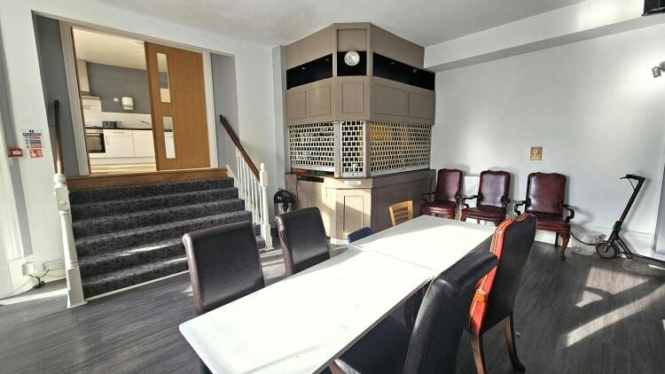Imposing Freehold Hotel on Elevated Site with Town and Sea Views Photo 3