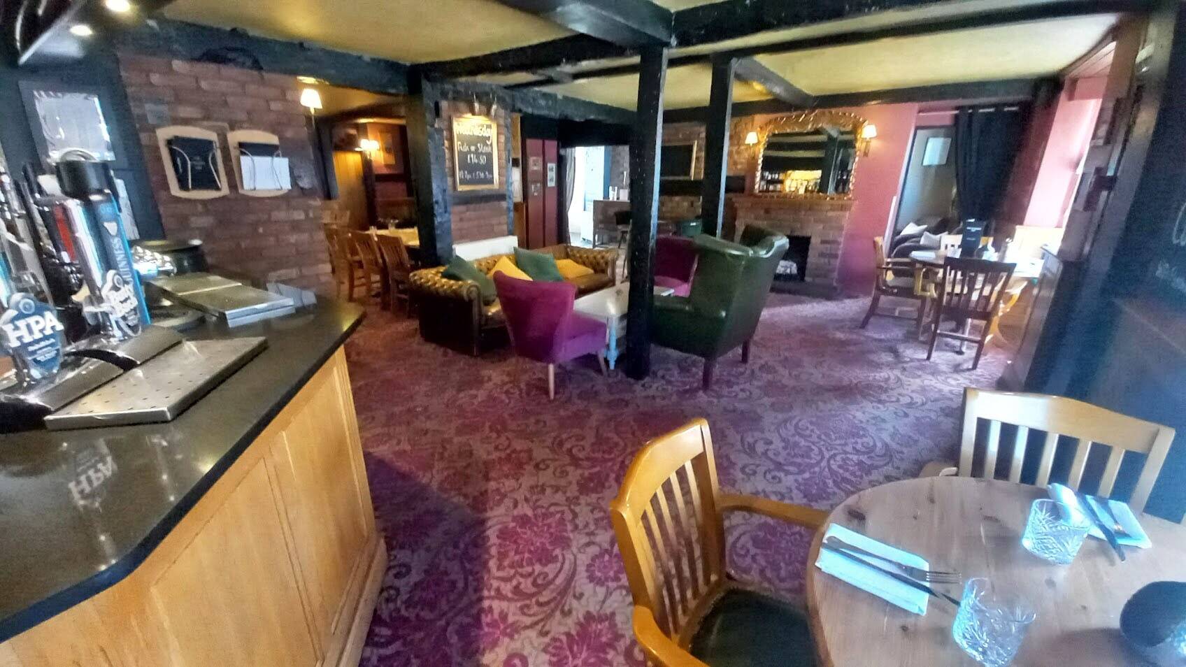 HEREFORDSHIRE – 17TH CENTURY BLACK AND WHITE VILLAGE INN