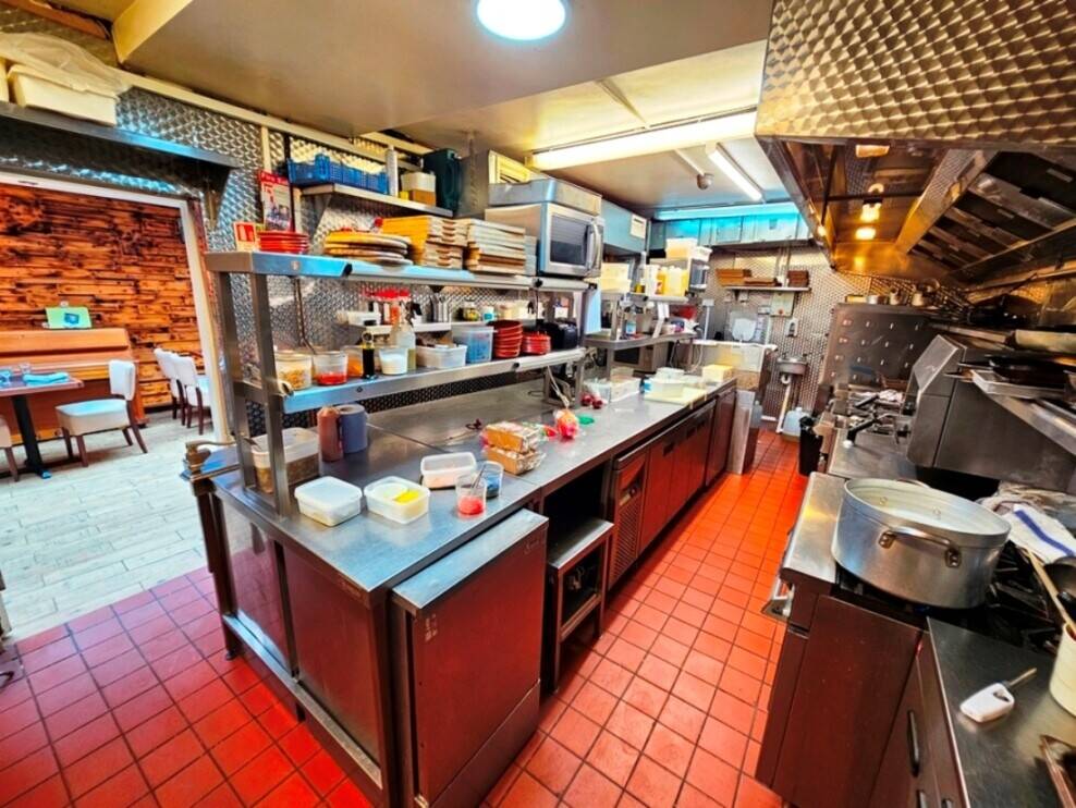 SUPERBLY FITTED 90-COVER RESTAURANT FOR SALE IN SOUTHEND-ON-SEA, ESSEX