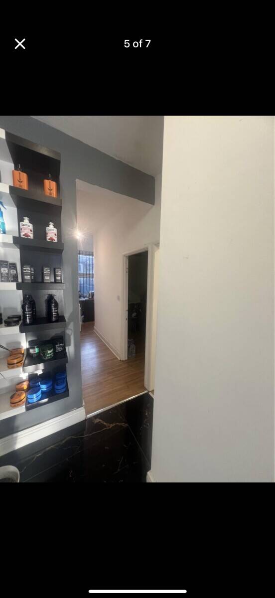 Barbershop &ndash; 2 Extra Rooms to Rent (Massage/Nails/Brows) + Kitchen & Bathroom Photo 3