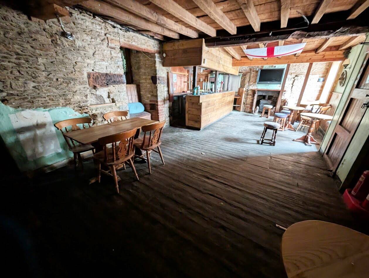 COTSWOLDS/UPPER THAMES VALLEY - SELECT MARKET TOWN CENTRE PUB Photo 3