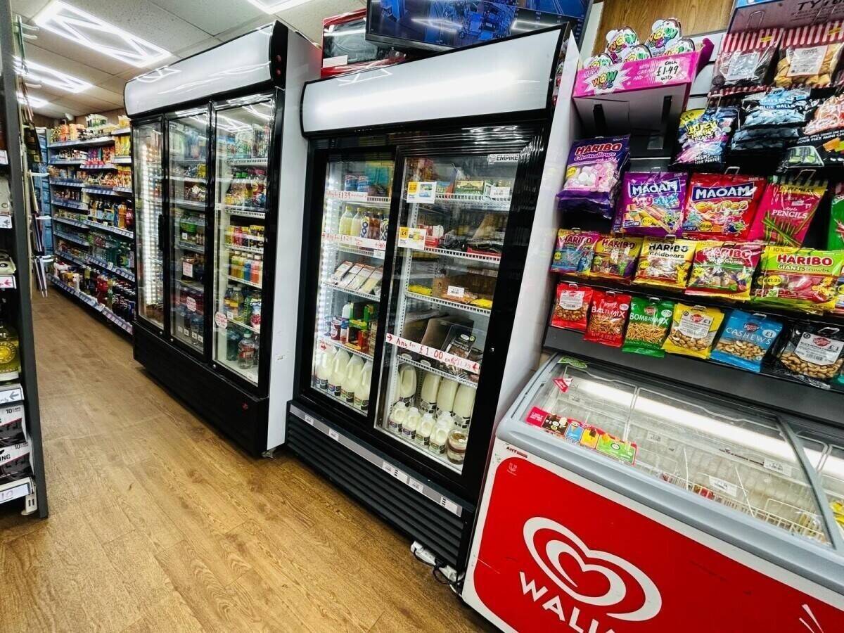 High street Off licence for sale Photo 4
