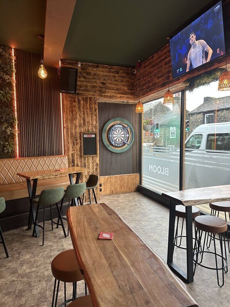 Well-Established And Popular Bar Business Photo 2