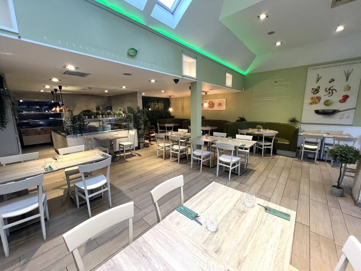 Beautifully Presented Freehold Restaurant Premises located in Dunfermline (ref 1795)