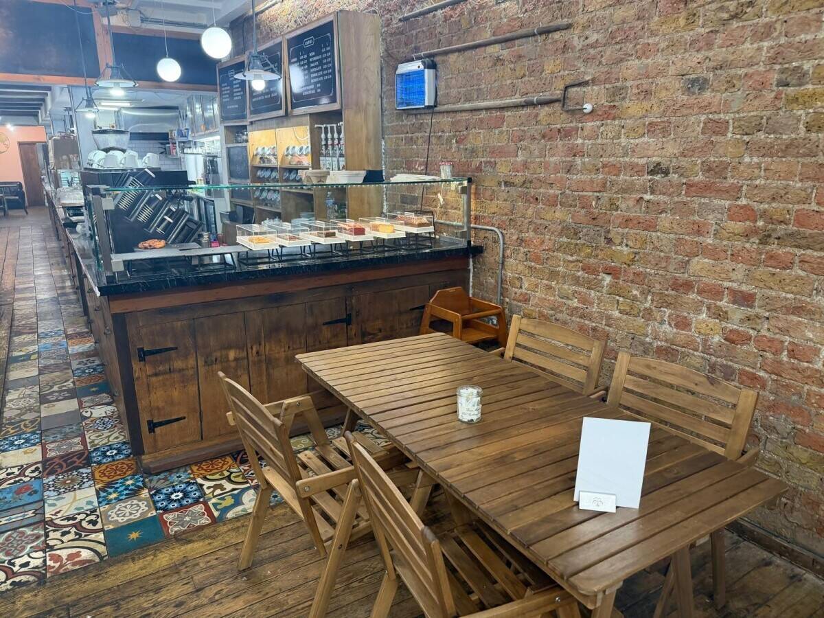 Highly Profitable, cafe and pastry for sale in the heart of Tooting SW LONDON