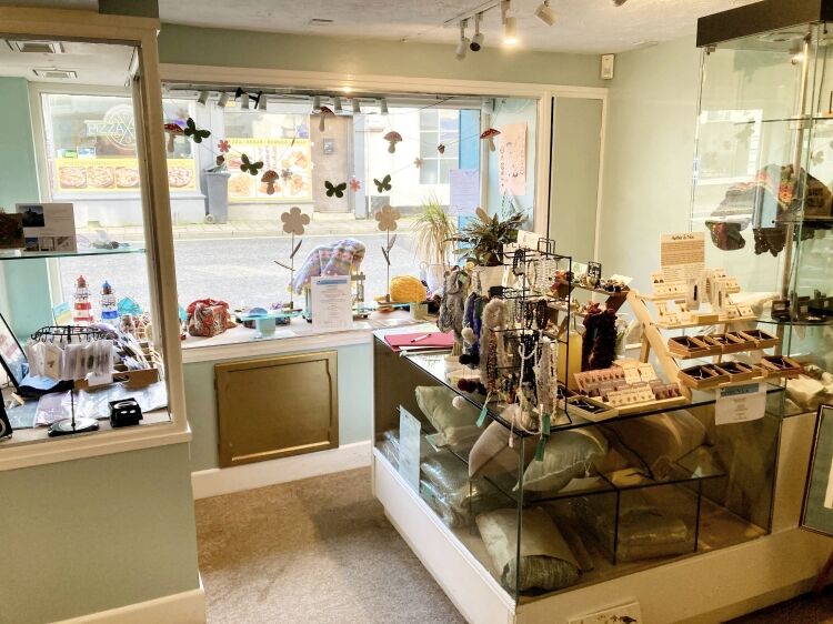 INVESTMENT PROPERTY OPPORTUNITY WITH ACCOMMODATION OR RETAIL PREMISES