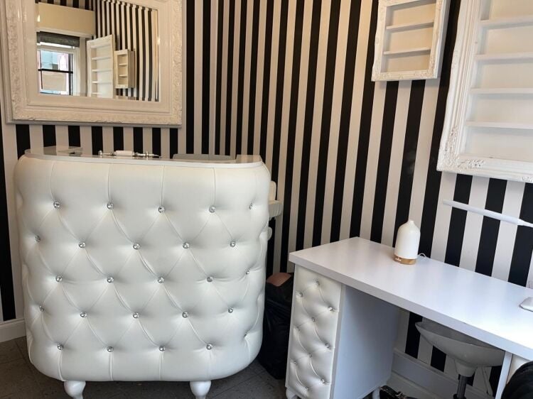 Established Leasehold Beauty Salon Located In St Austell Photo 3