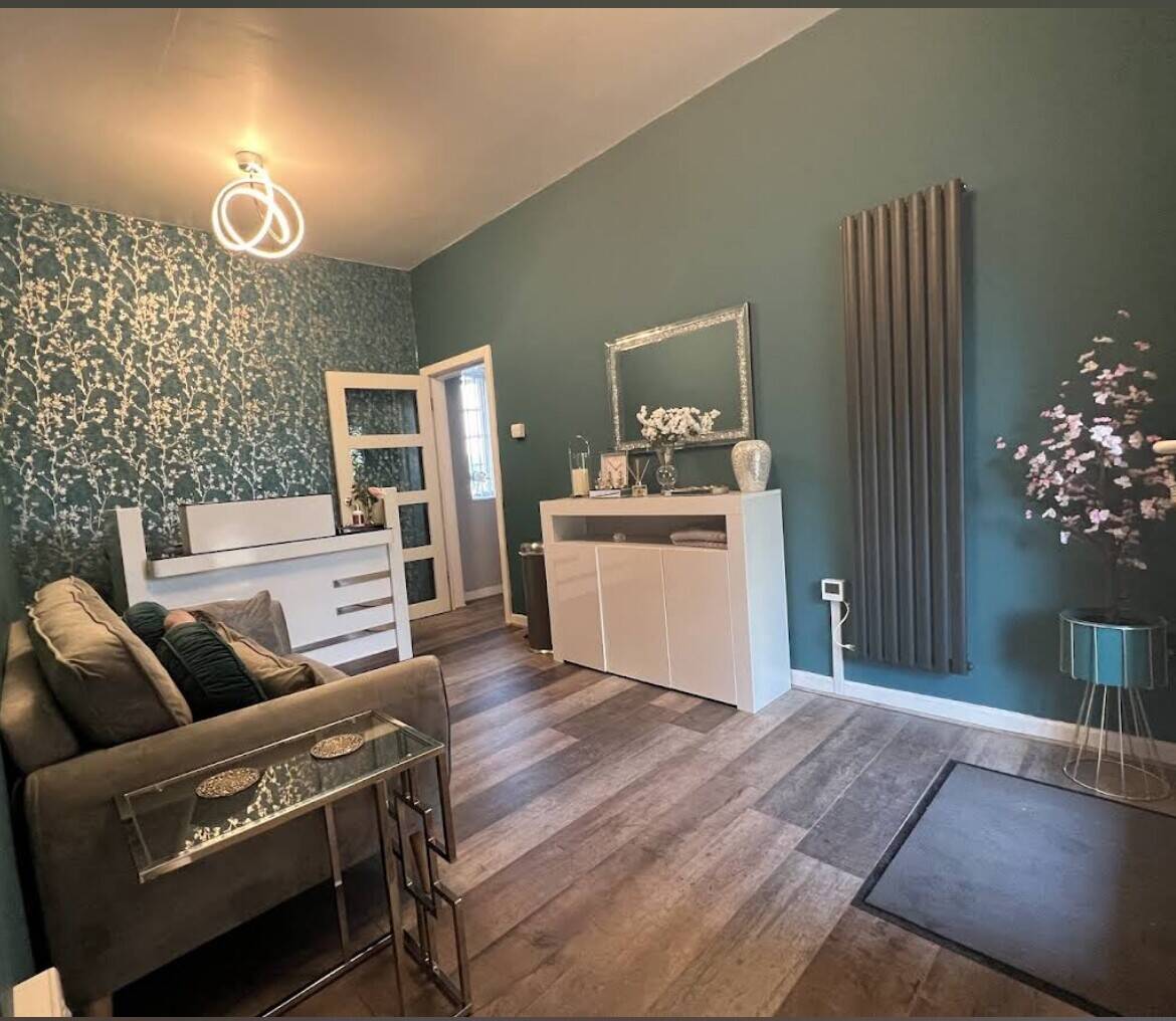 Massage Parlour in Stretford Photo 4