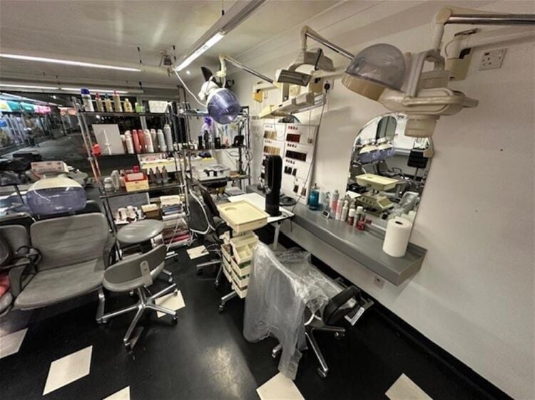 LEASEHOLD HAIR/BEAUTY & NAIL SALON Photo 3