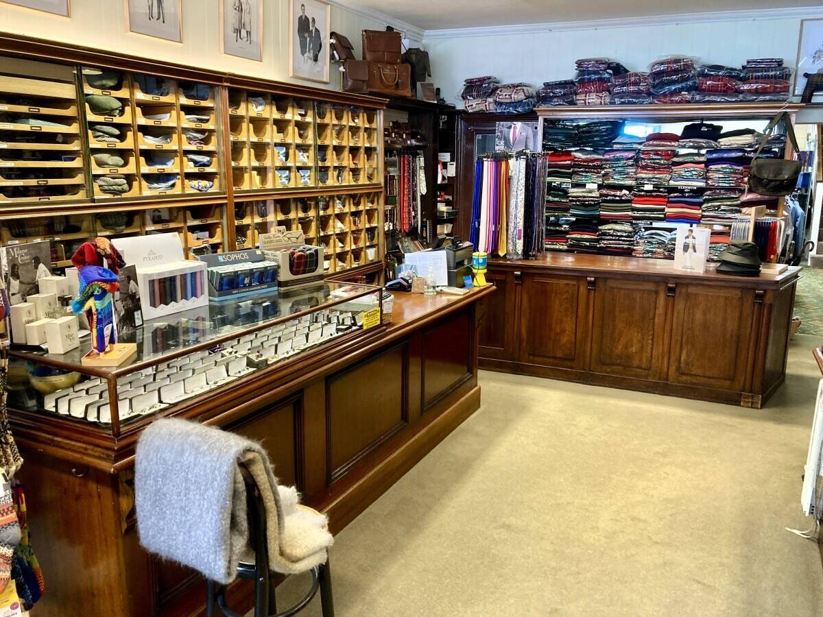 MENS & LADIES CLOTHING & ACCESSORIES RETAILER TO INCLUDE FREEHOLD RETAIL PREMISES AND OFFICES