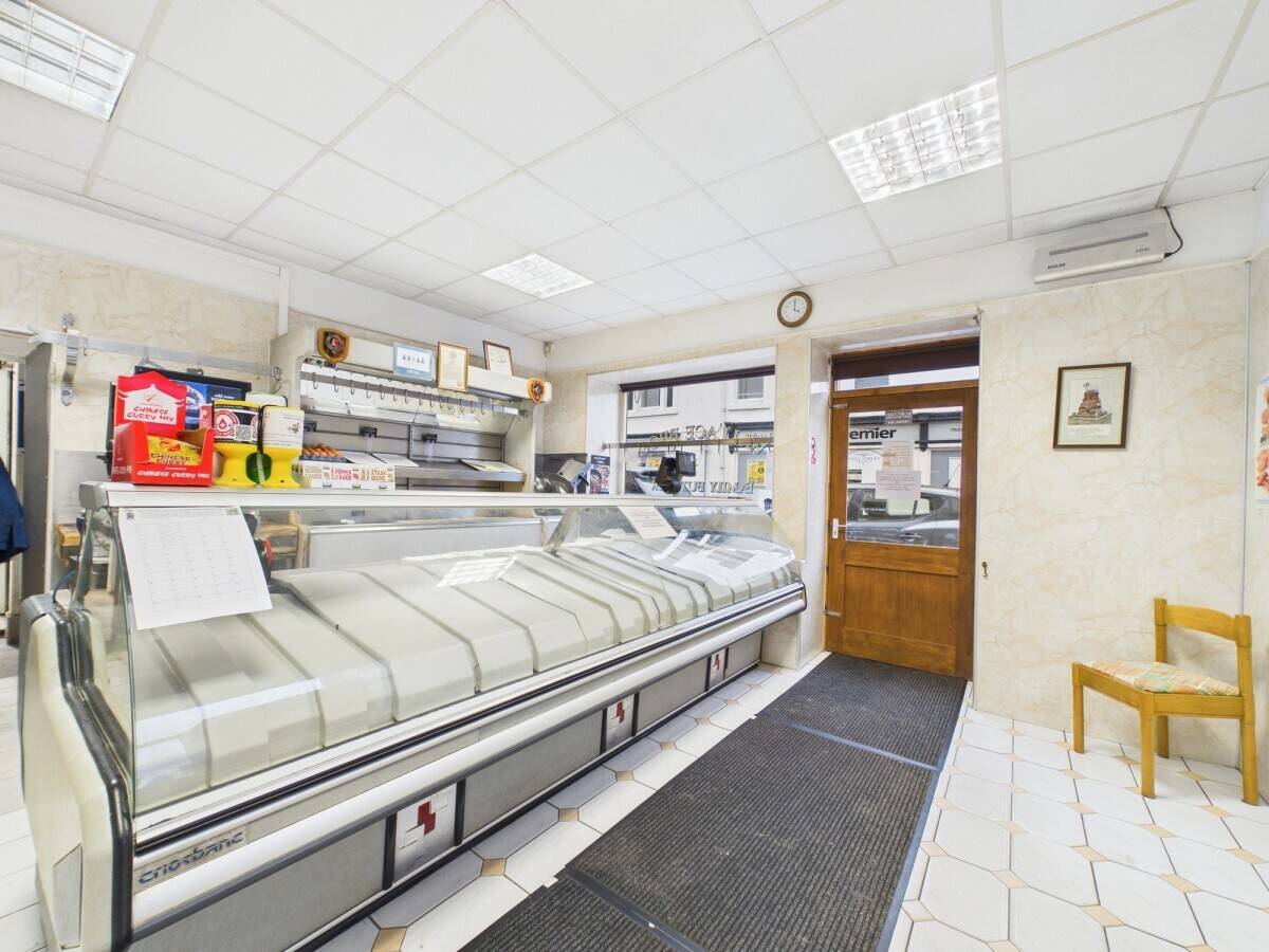 Long established family butchers occupying prime freehold premises within affluent tourist town Photo 3