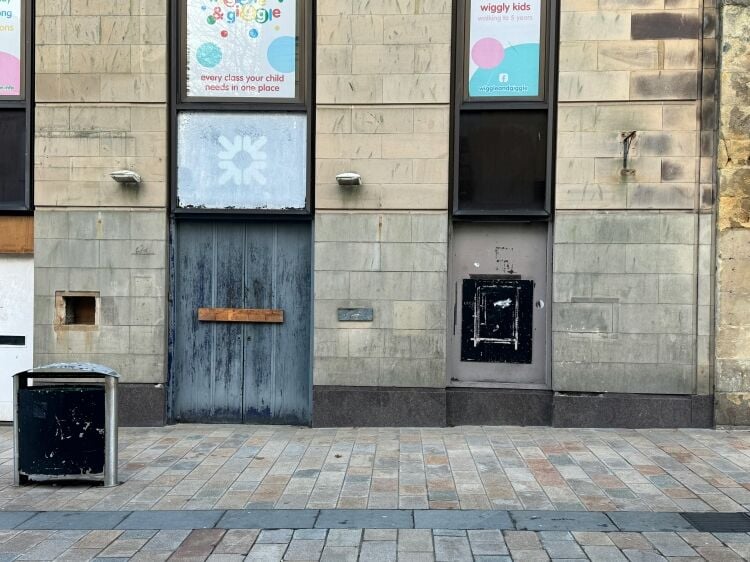 1000 Sqft Unit Kilwinning, Retail, Office, Shop, Salon