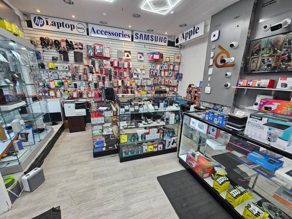 Established Mobile phone and computer shop in Clayton Photo 3