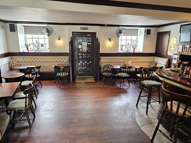 Pub & restaurant, with prime High Street trading location,  in the same family since 1980.