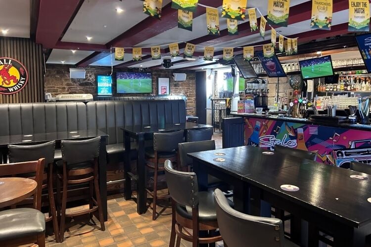Established Bar - Ormskirk Photo 3