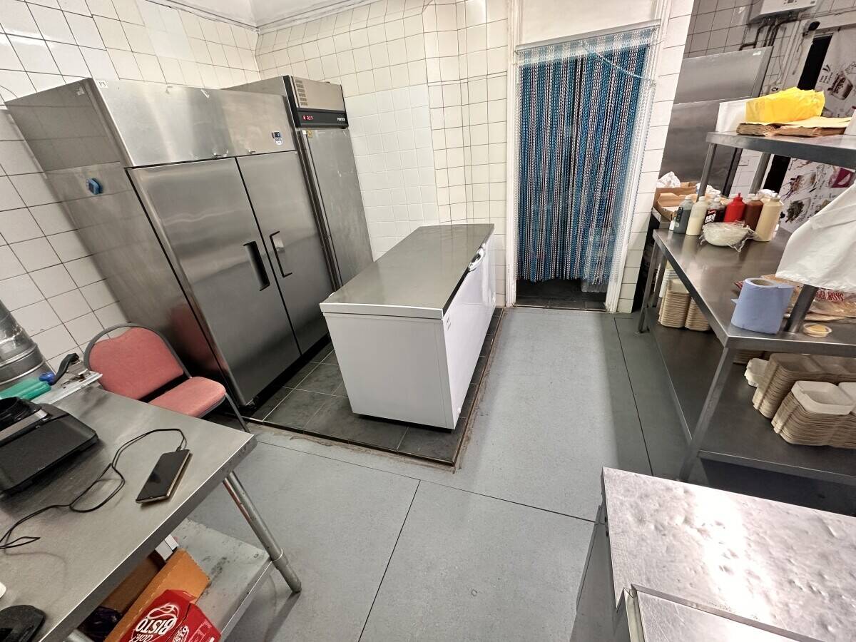 Kebab shop running business for sale 10 leasehold rent Photo 3
