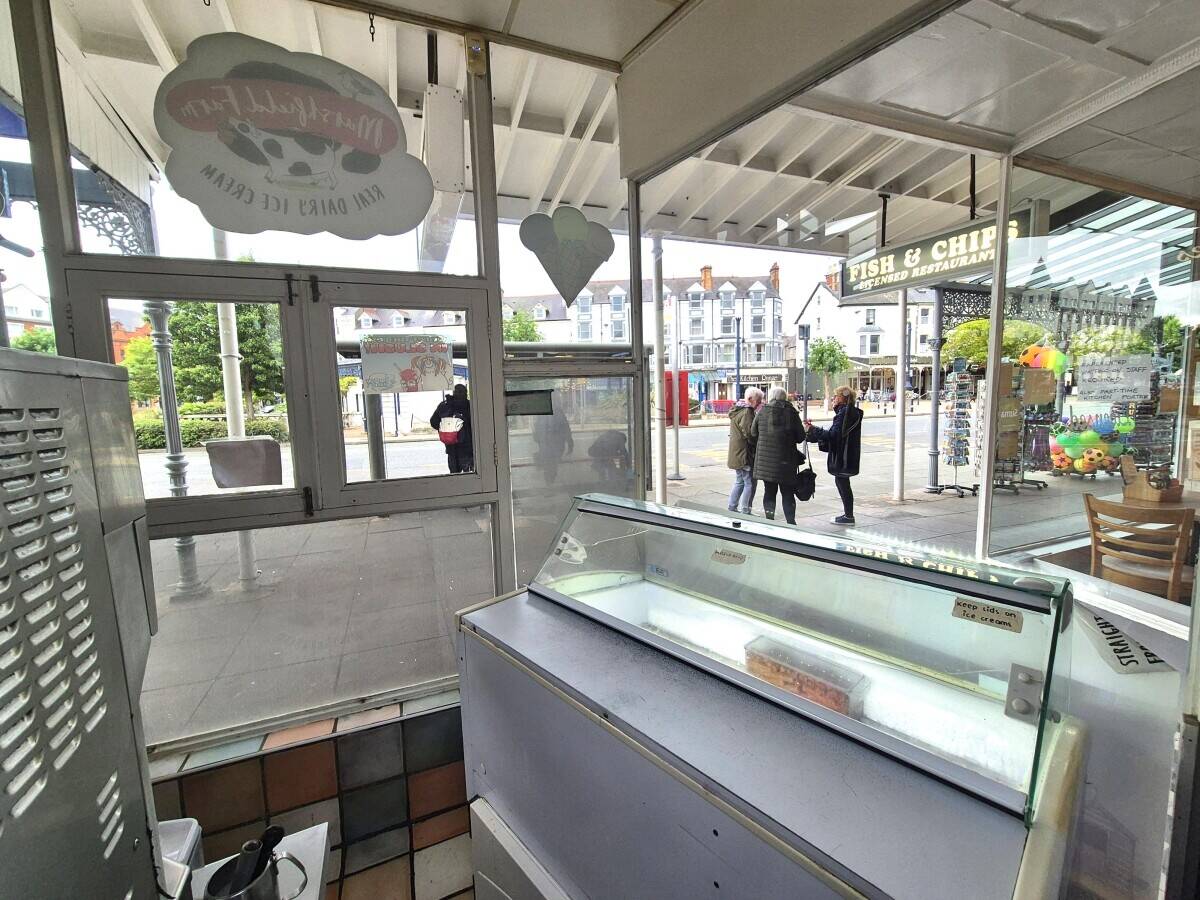 CONWY - ESTABLISHED RESTAURANT/FISH & CHIP SHOP AND THREE APARTMENTS