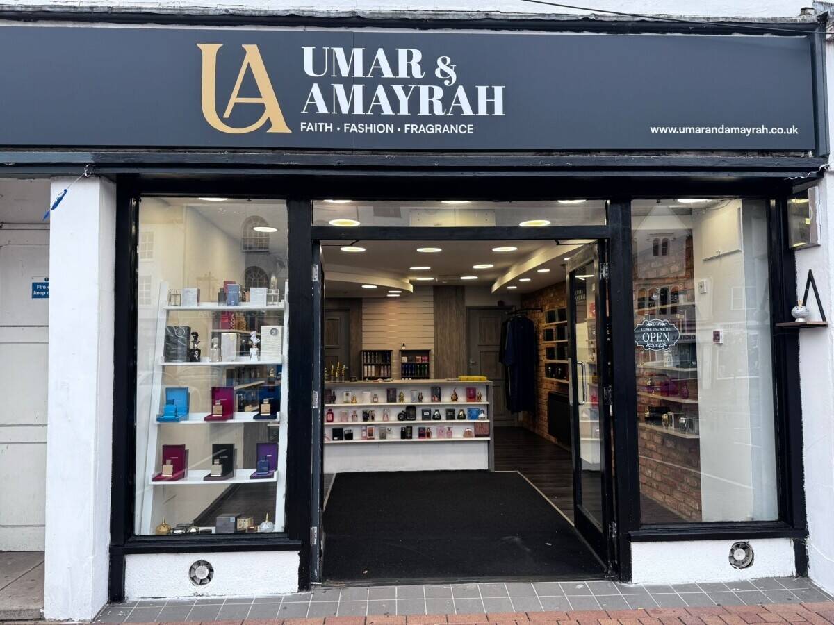 Arabian perfume & Islamic fashion shop for sale Photo 3