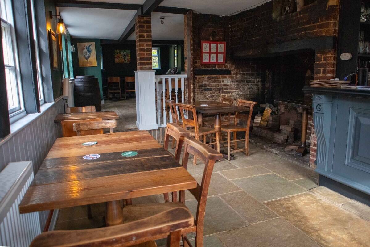EAST SUSSEX - FREE-OF-TIE VILLAGE PUBLIC HOUSE TO LET