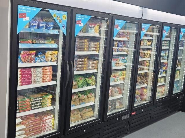 Immaculate Newly Fitted Convenience Store, Counter Newspapers, Magazines And Off Licence With National Lottery Approved recently Installed And Cash Po Photo 3