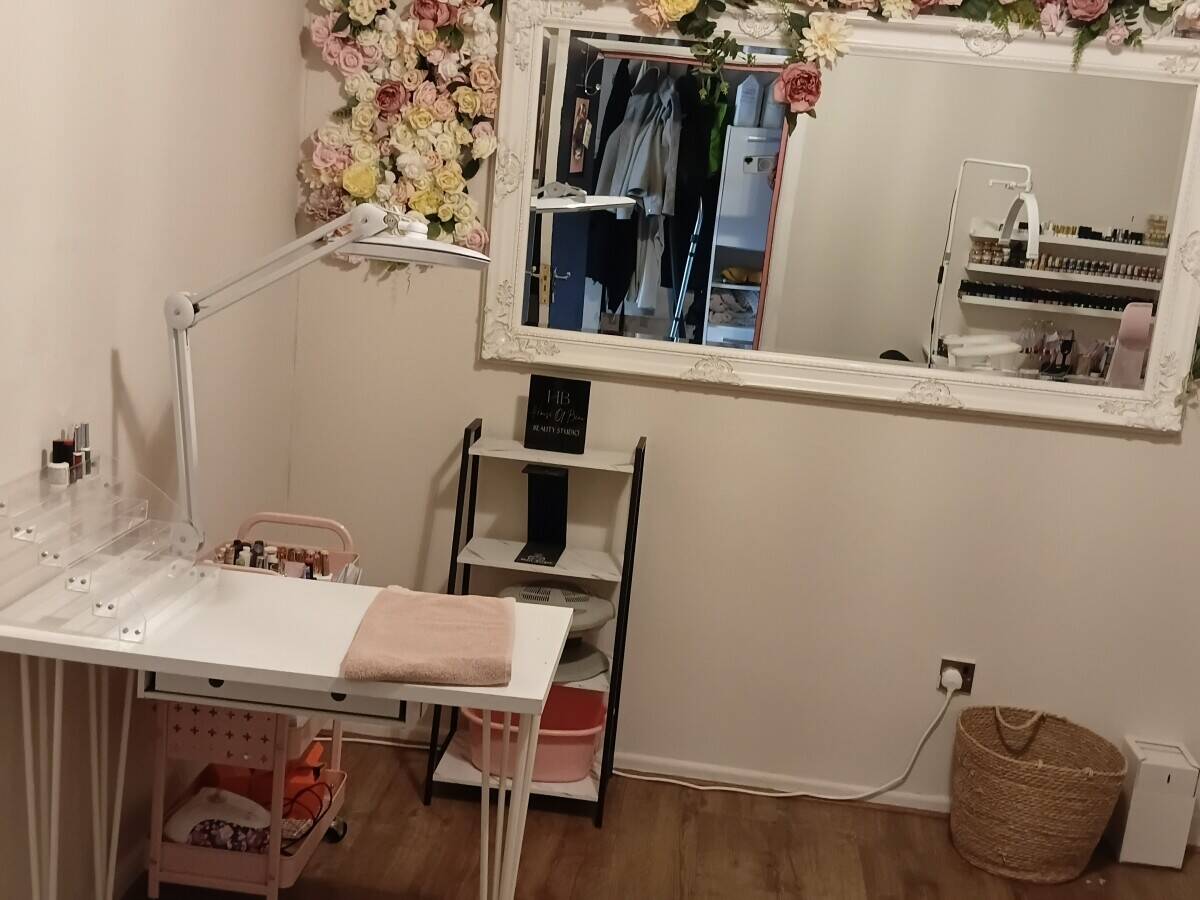Long established popular Tanning and Beauty salon business for sale.