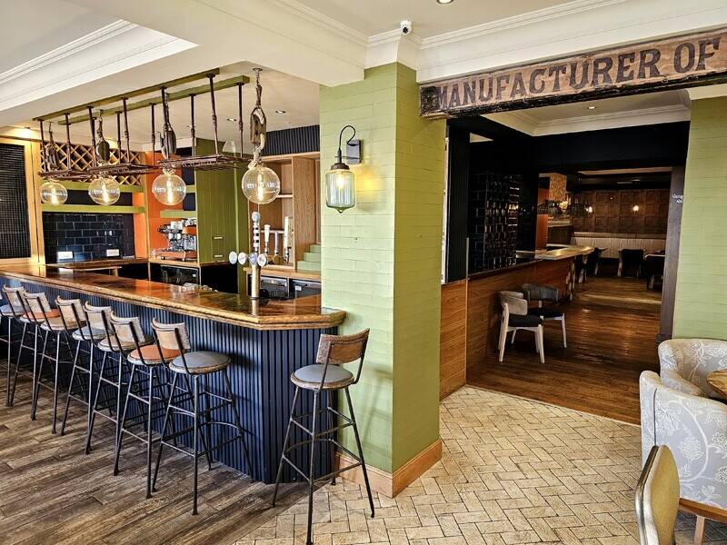 Fully Fitted Seafront Restaurant & Bar Opportunity within the popular town of Helensburgh