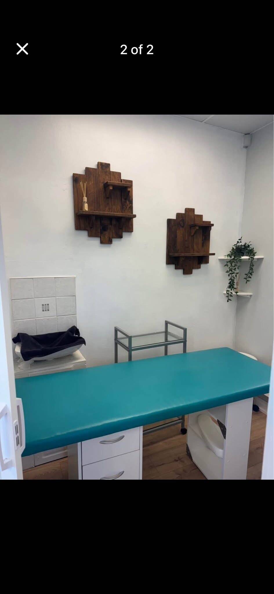 Small leasehold hair salon  Photo 3
