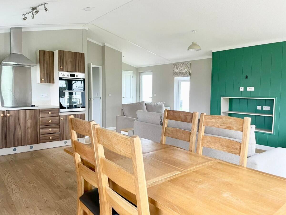 NOTTINGHAMSHIRE - THREE BEDROOM LODGE WITH PARKING FOR 3 CARS Photo 3
