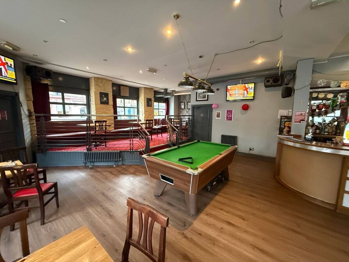 Freehold Pub on a busy Edinburgh arterial road (ref 1809) Photo 3