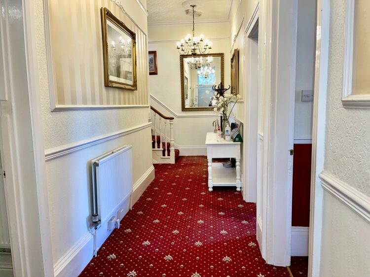 Freehold 7 Bedroom Guest House Located In Torquay, Devon Photo 3