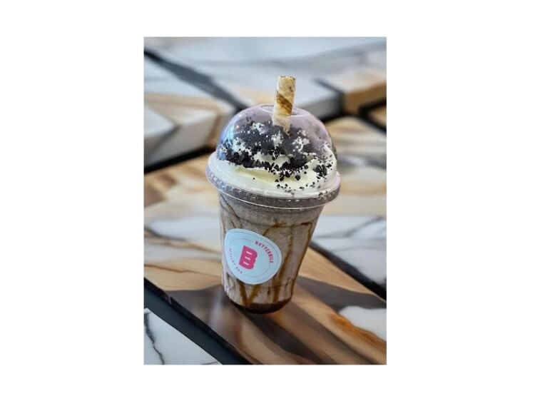 Taste Meets Style – Dual-Income Cafe & Beauty Shop