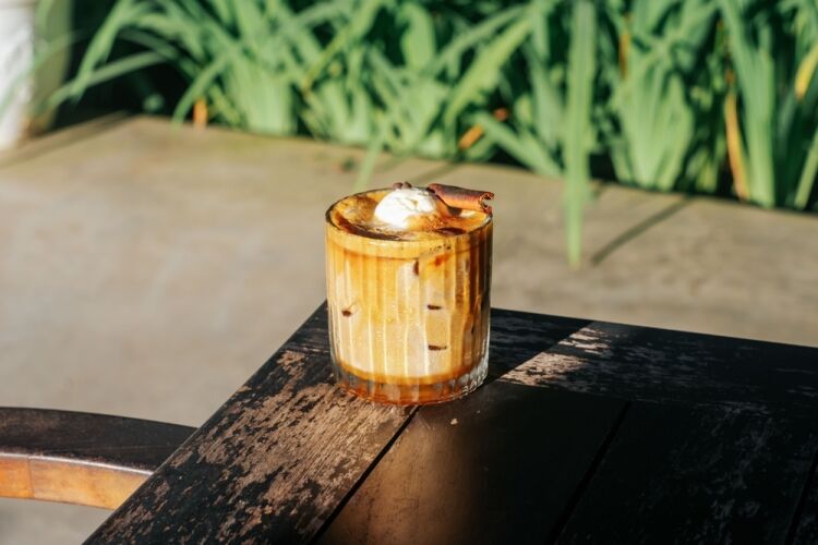 Modern High-End Café Photo 3