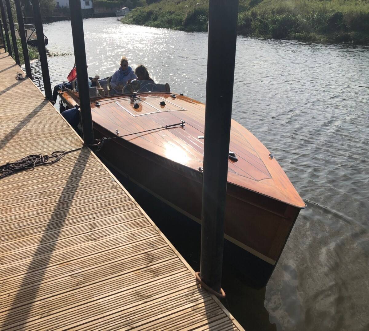 Riverside Cafe, Terrace and Mooring in Gloucestershire Photo 3