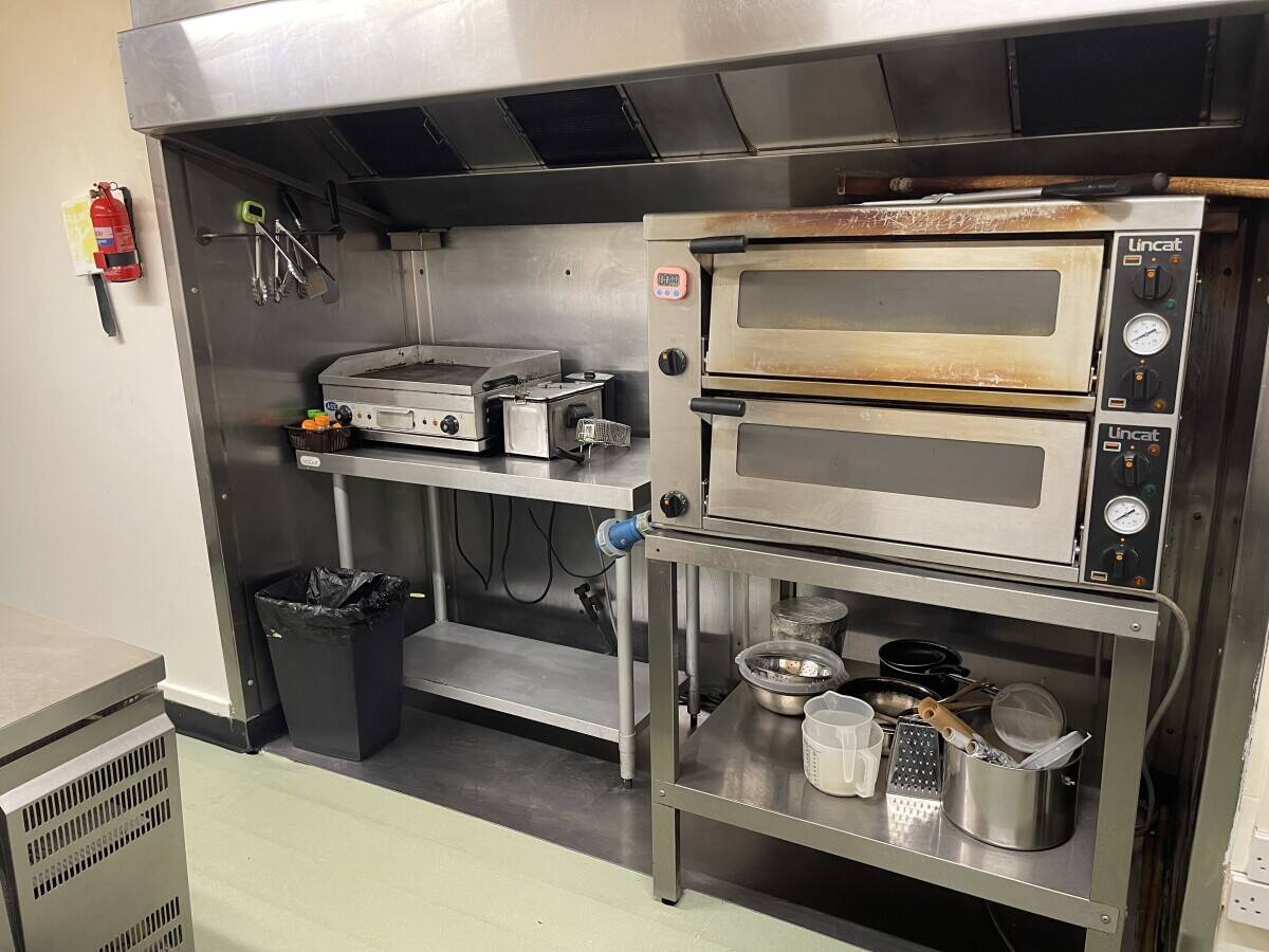 Pizza or other cuisine ,  High street Location. Photo 3