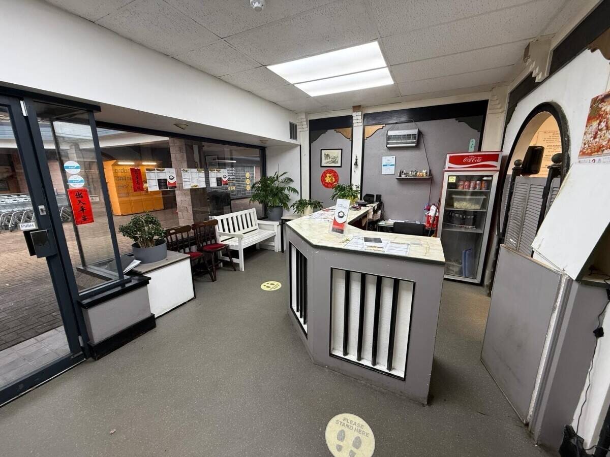 Neatly Presented Class 3 Takeaway Unit in a Very Busy Shopping Centre (ref 1811) Photo 3