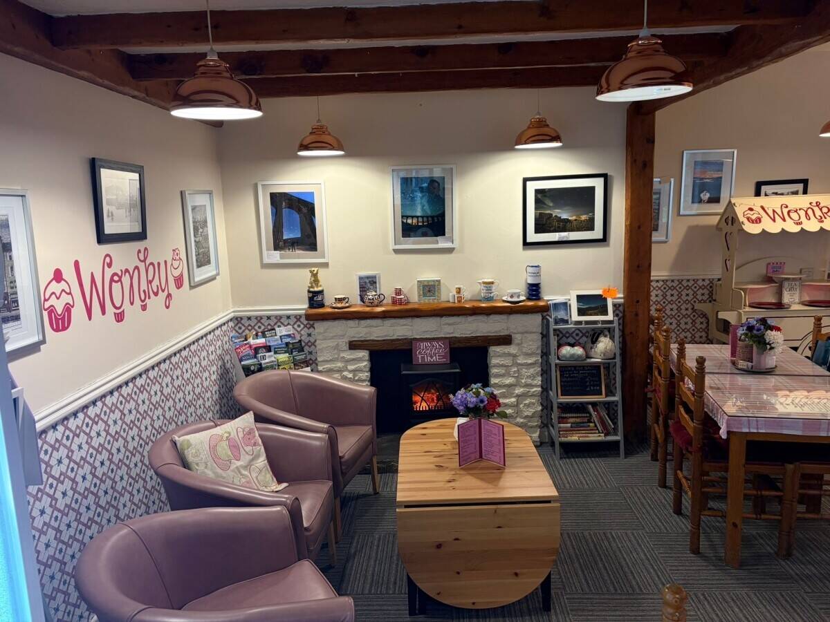 Well-Known Café Snack Bar Business Photo 3