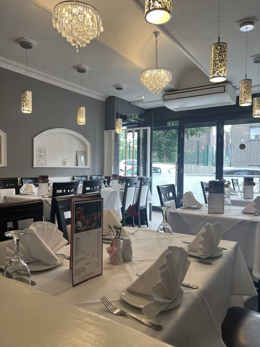 Leasehold Indian restaurant and a 5-bedroom flat Photo 3