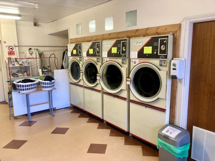 LAUNDERETTE Photo 3