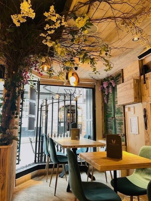 CHESHIRE - STYLISH RESTAURANT AND BAR IN THE HEART OF CHESTER CITY CENTRE Photo 3