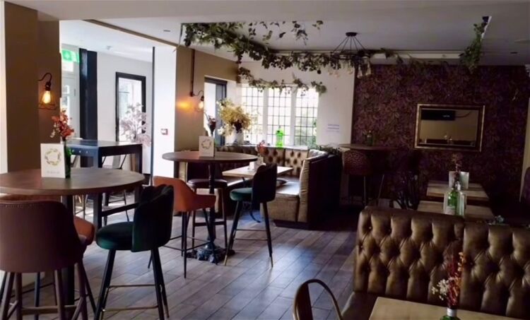ARTISAN RESTAURANT, BAR AND BRUNCH CAFÉ Photo 3