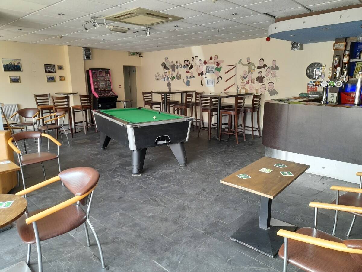 BLAENAU GWENT - SUBSTANTIAL AND WELL APPOINTED COMMUNITY PUB & FUNCTION VENUE WITH LARGE TRADING ARE Photo 3