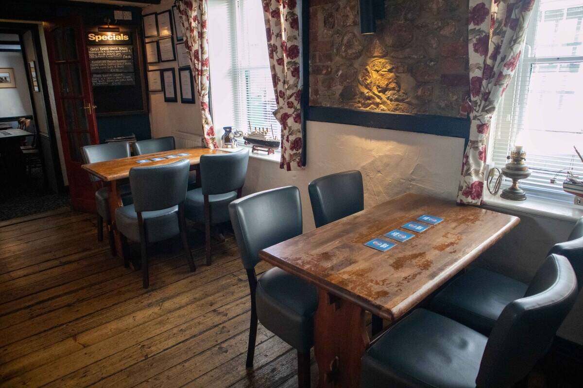 KENT - HIGH TURNOVER TOWN CENTRE PUB WITH STRONG FOOD SALES