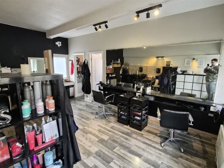 Beauty, Therapy & Tanning For Sale in Harrogate Photo 3