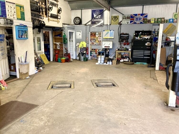 M.O.T, CAR SERVICING, AND REPAIR CENTRE