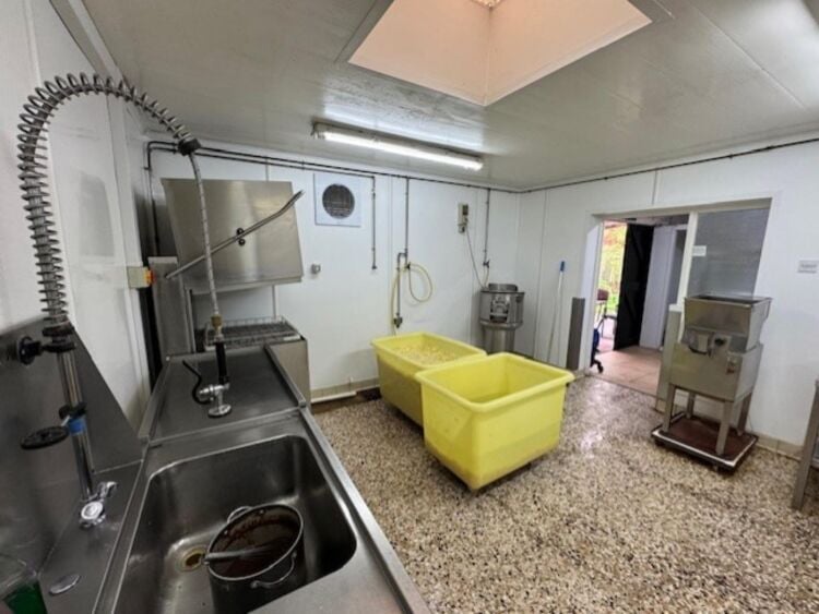 Leasehold Fish & Chip Takeaway Located In Balsall Common Photo 3