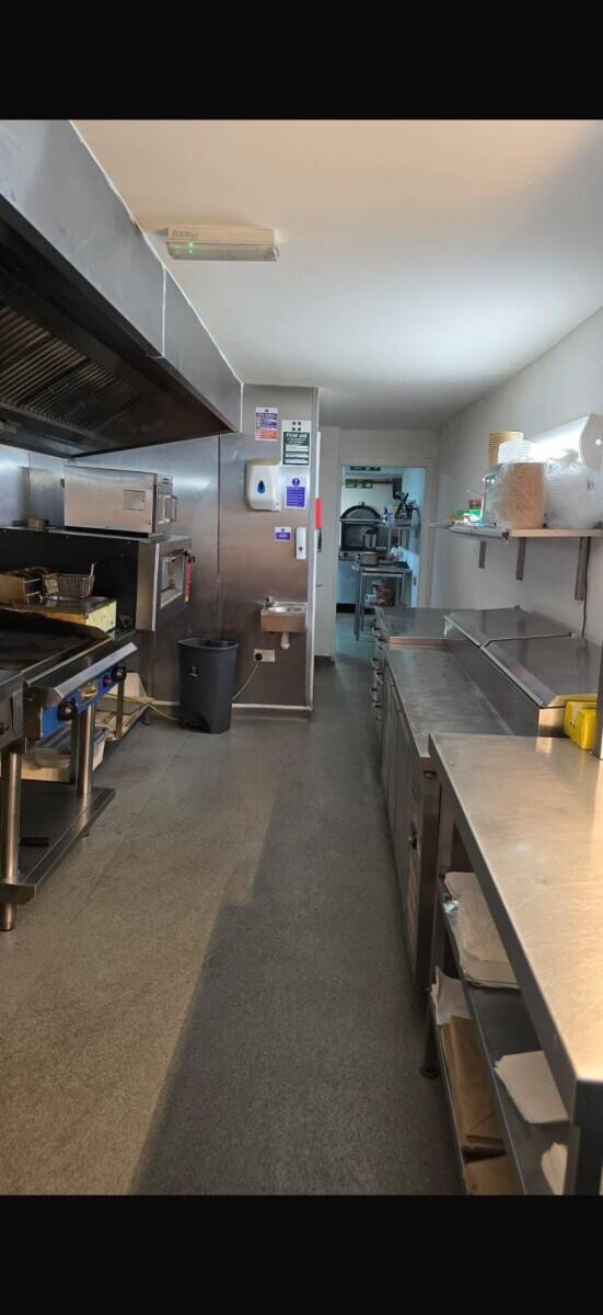 Fully Equipped Burger Takeaway Stockport, Manchester Photo 3