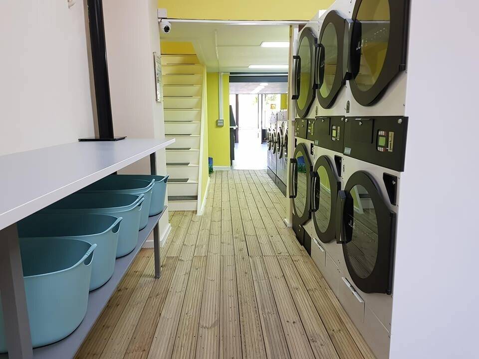 Fully Fitted Laundrette & Cafe/takeaway