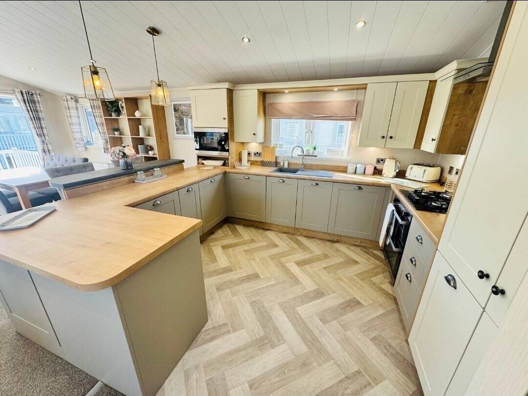 Luxury Lodge Holiday Let Business for Sale – Walton-on-the-Naze - £199,000