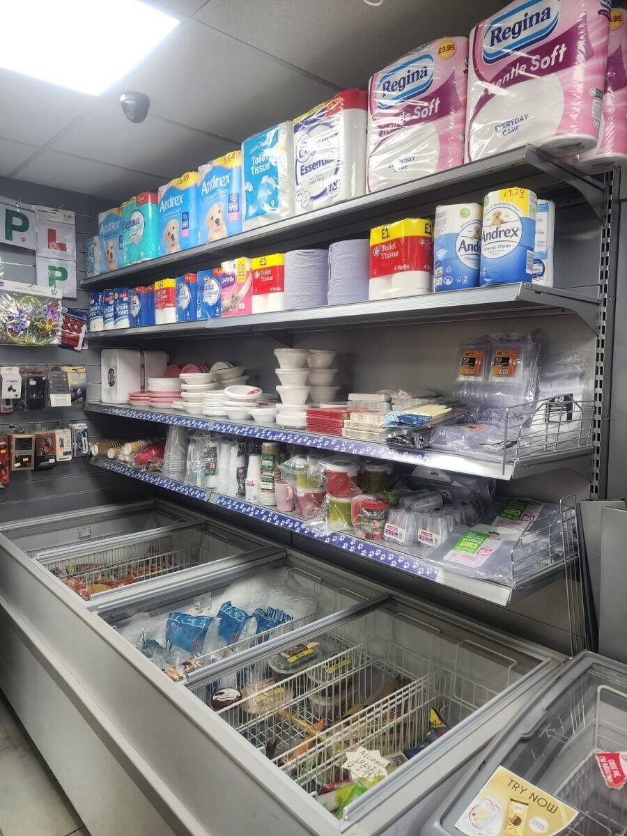 BUSY OFF LICENCE LEASE FOR SALE IN PRIME LOCATION IN SUTTON WITH HIGH POTENTIAL TO INCREASE SALES.