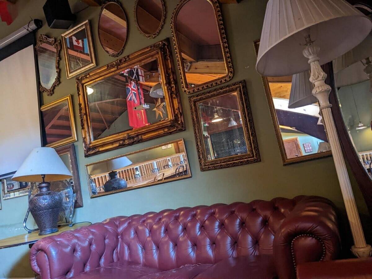 SOUTH WALES - ICONIC VALLEYS LODGE BAR & GRILL Photo 3
